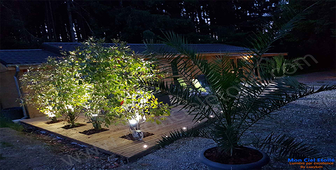 Utilisation de spots LED dans une terrasse en bois